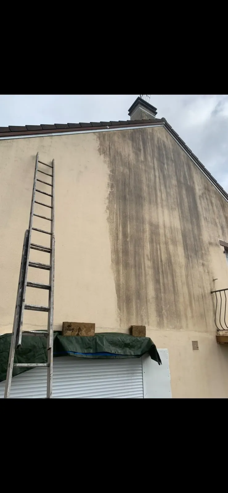 Artisan couvreur en chantier